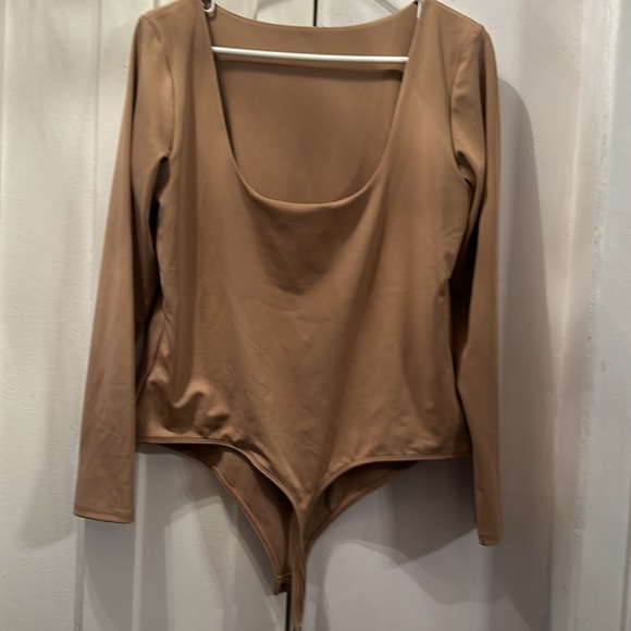 EXPRESS - Picture 2 of 2